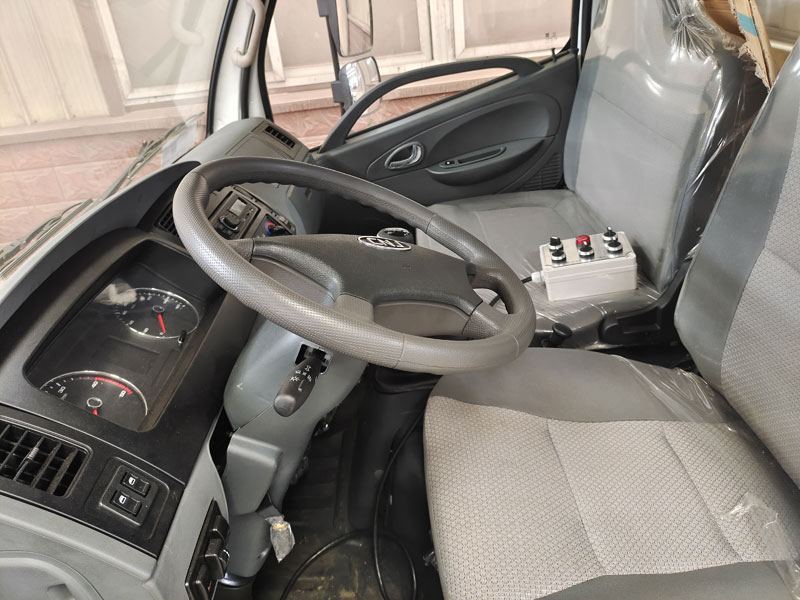 南駿車廂可卸式垃圾車可下地下室的勾臂垃圾車