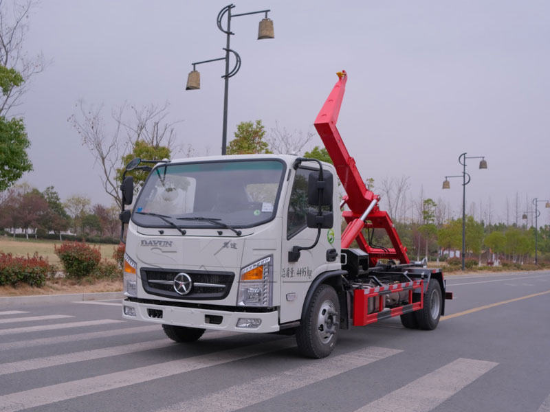 一款可以進地下室的藍牌勾臂垃圾車