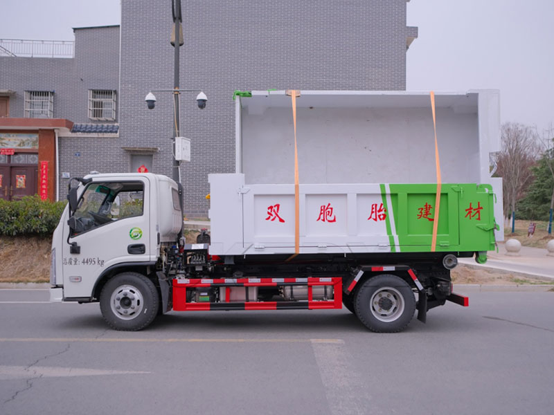 一款可以進地下室的藍牌勾臂垃圾車