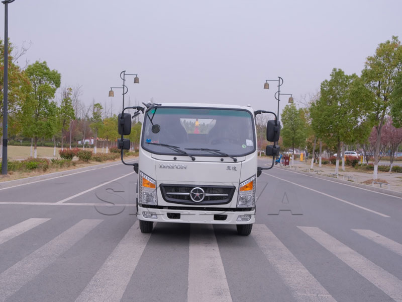 一款可以進地下室的藍牌勾臂垃圾車