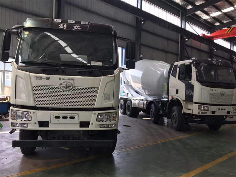 12方輕量化攪拌車解放經(jīng)濟(jì)實(shí)惠