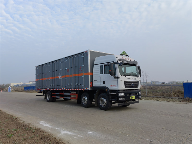 汕德卡9.5米危險物品廂式運(yùn)輸車公告已下發(fā)