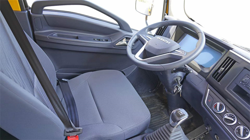 五十鈴翼放藍(lán)牌一拖二清障現(xiàn)車