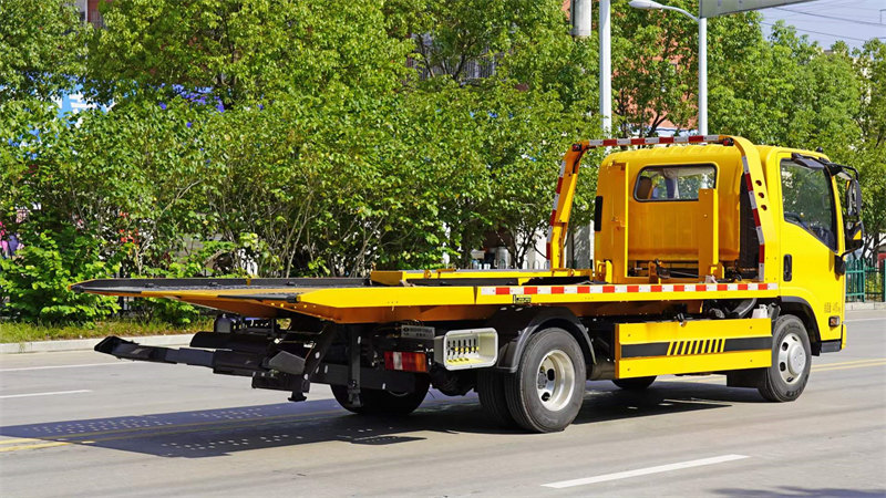 五十鈴翼放藍(lán)牌一拖二清障現(xiàn)車