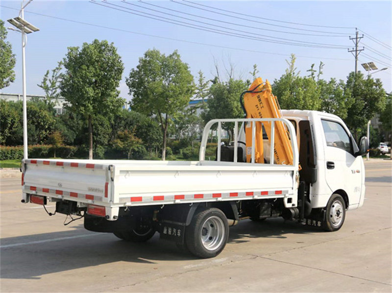 藍(lán)牌隨車吊買哪款
