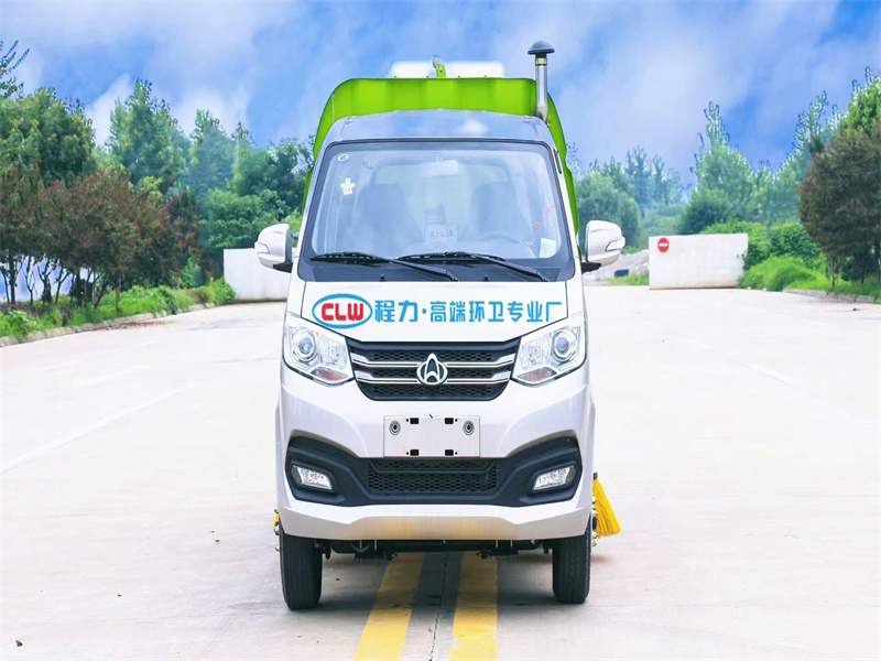 3方長安掃路車調(diào)試中