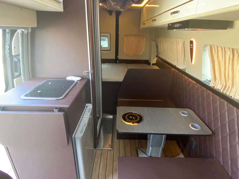 福特V362中軸中頂旅居車性價(jià)比高