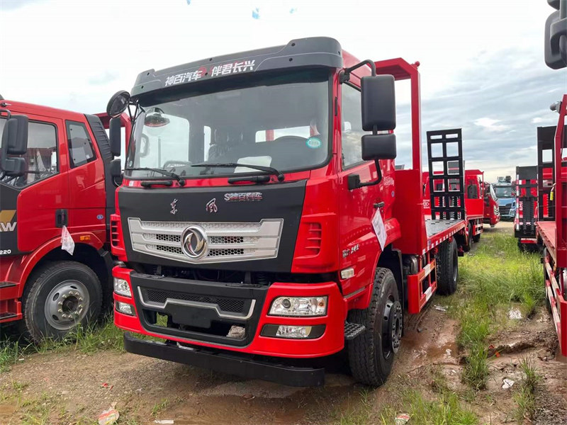 東風D17三軸提升橋平板車油耗低