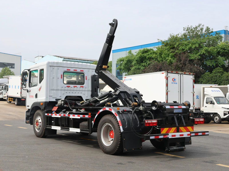 東風多利卡D9勾臂垃圾車