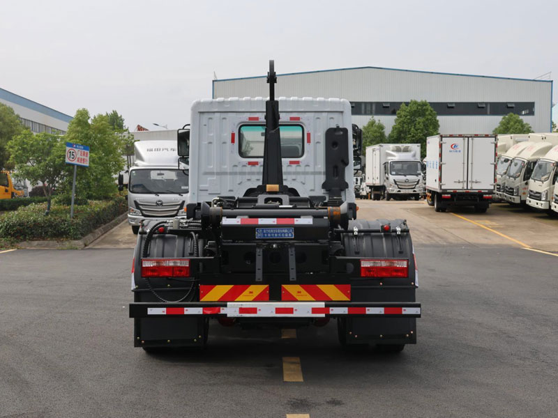 東風多利卡D9勾臂垃圾車