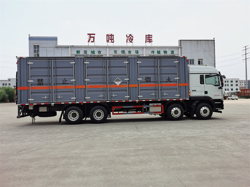 汕德卡雜項(xiàng)危險(xiǎn)物品廂式運(yùn)輸車不超重