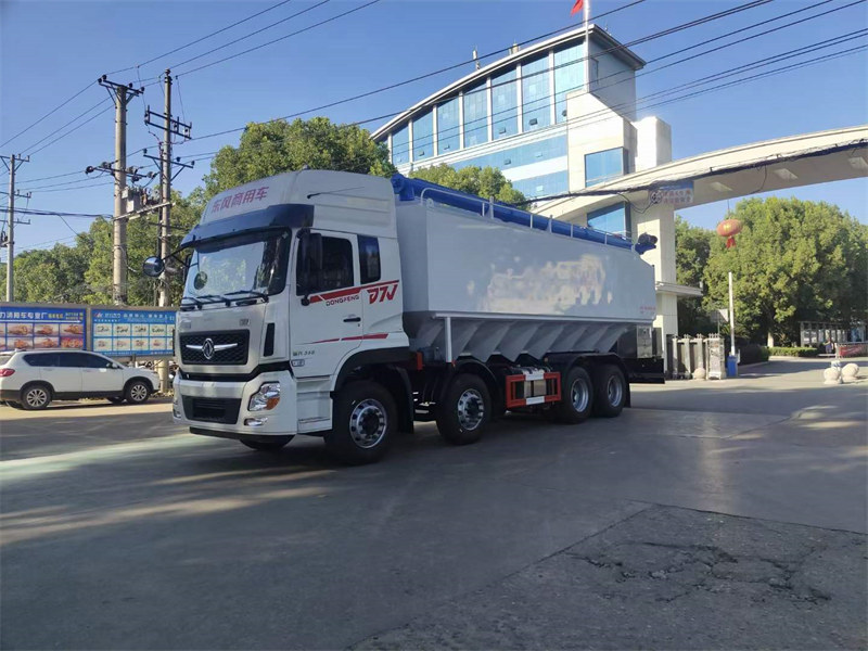 東風(fēng)暢行短四軸散裝飼料運(yùn)輸車現(xiàn)車