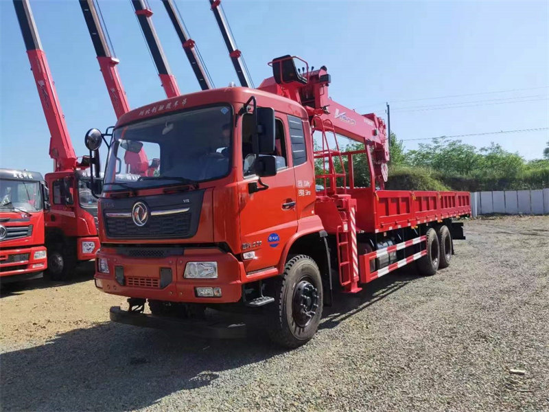 東風(fēng)天錦后雙橋古河12噸隨車吊配置圖片