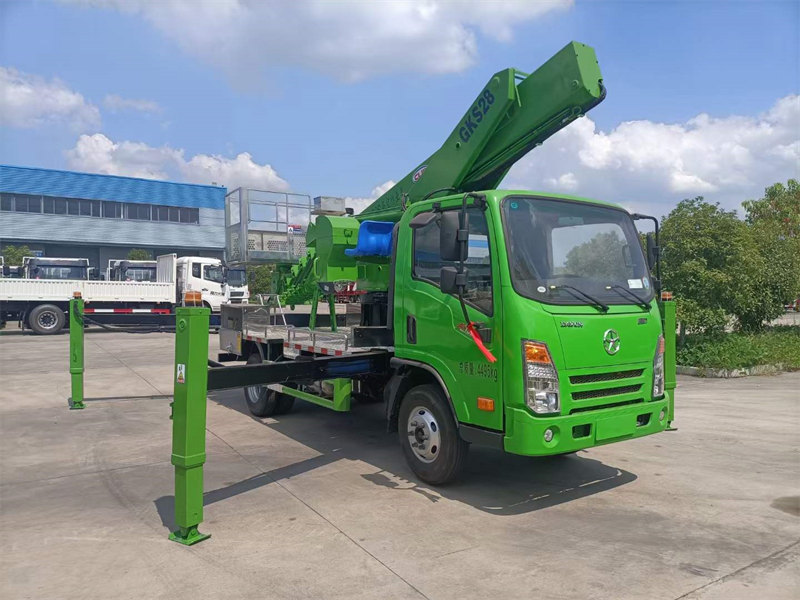 大運(yùn)藍(lán)牌28米高空作業(yè)車可百米無線操作