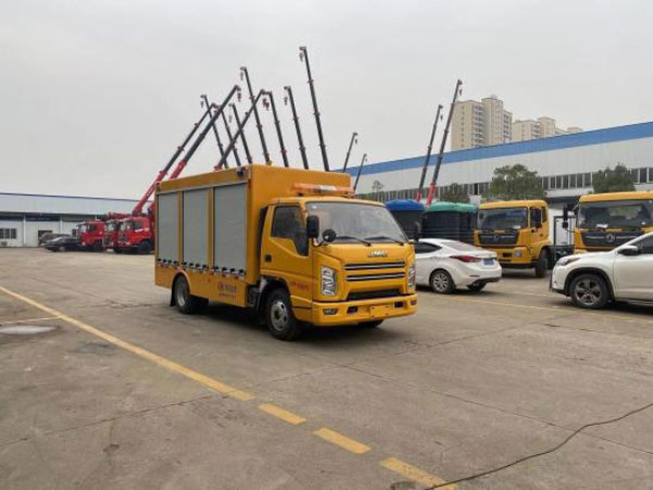 江鈴 2000m3/h 流量排水救險(xiǎn)車(chē)