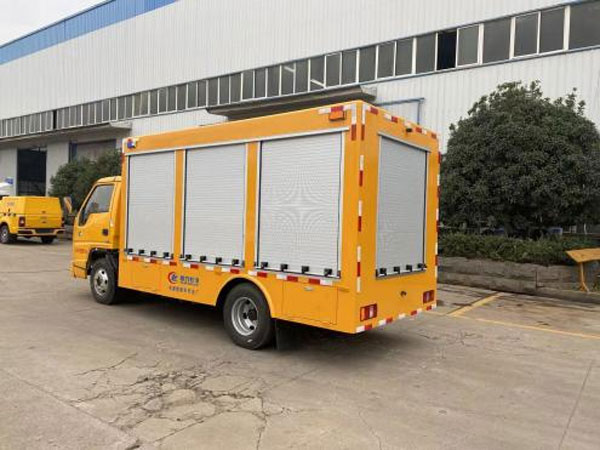 江鈴 2000m3/h 流量排水救險(xiǎn)車(chē)