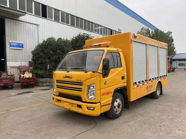 江鈴 2000m3/h 流量排水救險(xiǎn)車(chē)