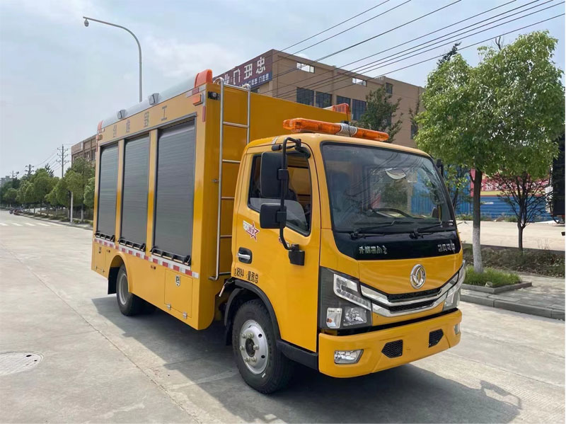 東風(fēng)多利卡 2000m3/h 流量排水救險車