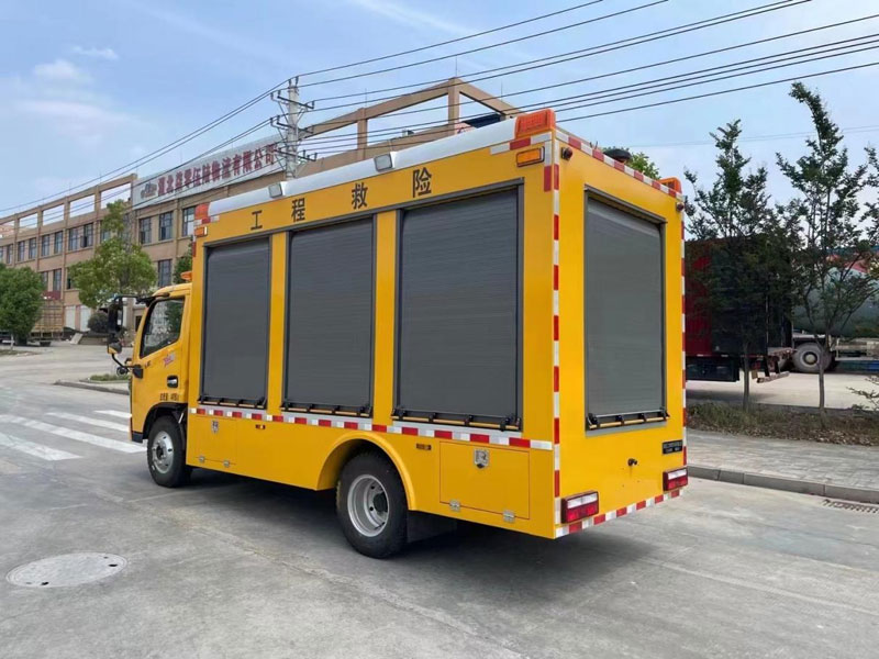 東風(fēng)多利卡 2000m3/h 流量排水救險車