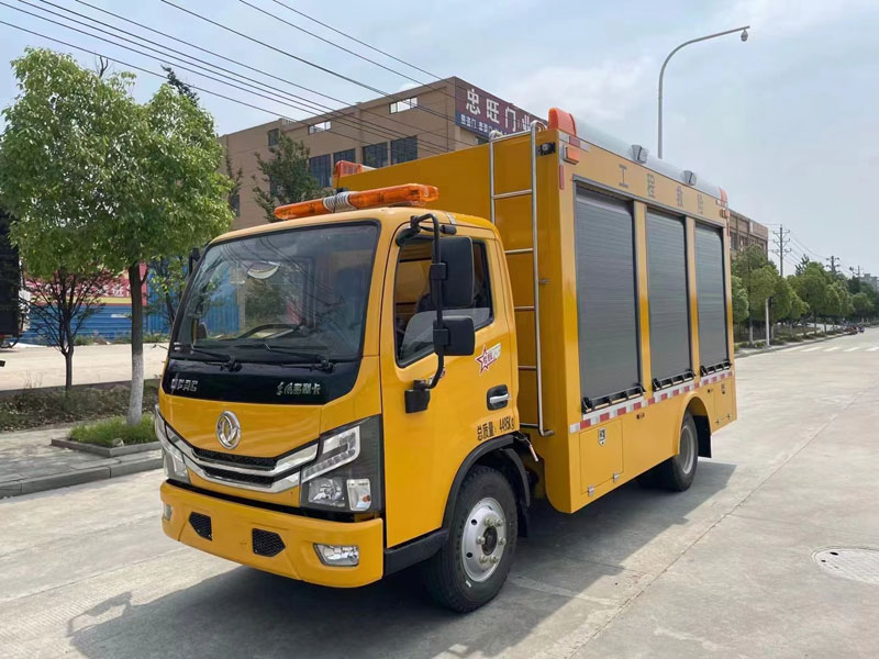 東風(fēng)多利卡 2000m3/h 流量排水救險車