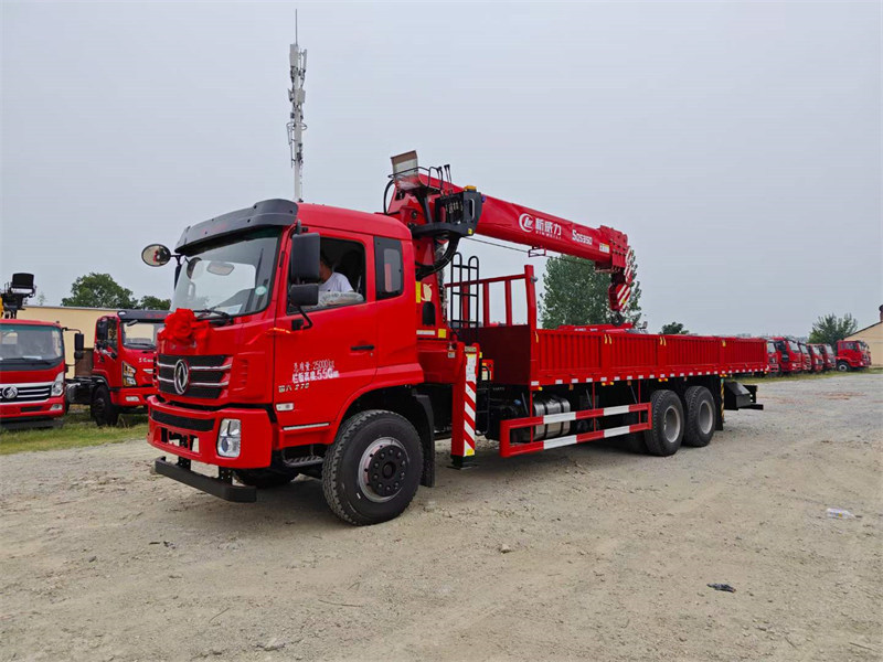 14噸隨車吊東風(fēng)K5后八輪新威力今日發(fā)車