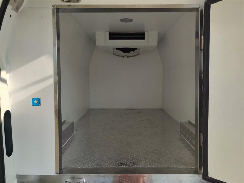 金杯純電動面包冷藏車市內(nèi)運(yùn)輸首選