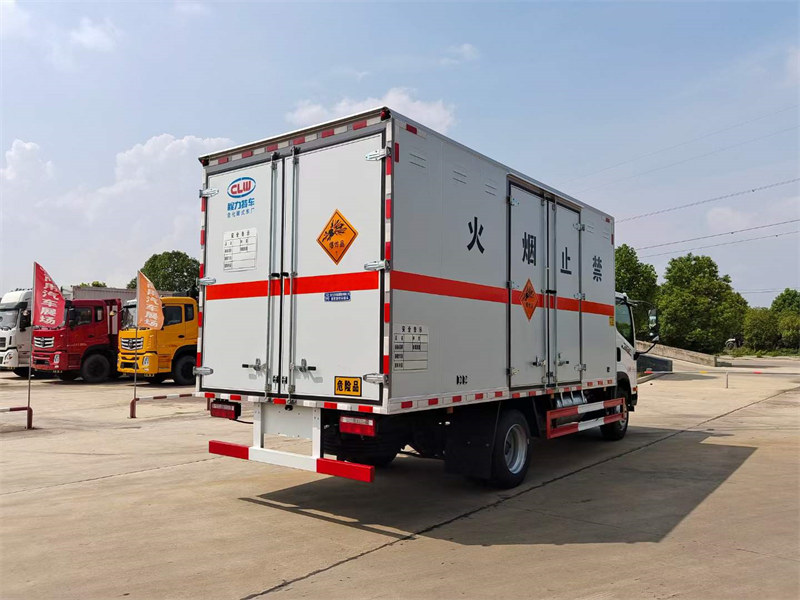 解放排半5米2爆破器材運(yùn)輸車(chē)廠家直銷(xiāo)