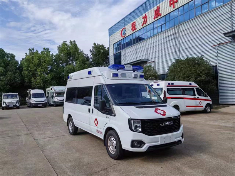 福順短軸高頂監(jiān)護(hù)型軟包救護(hù)車現(xiàn)車