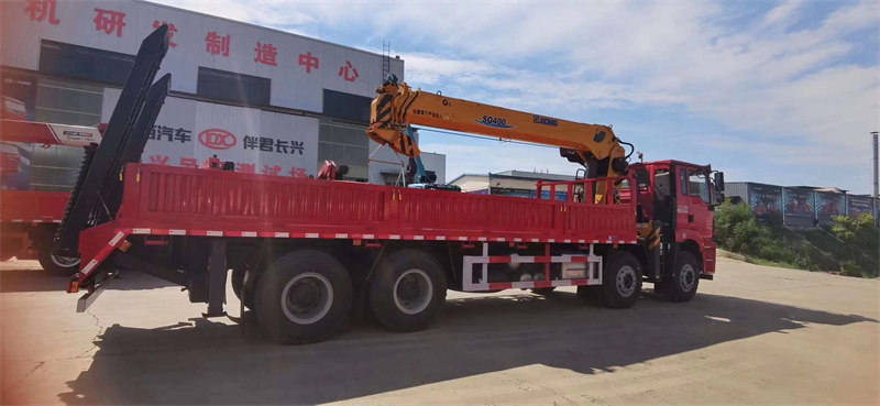 陜汽德龍前四后八平板帶爬梯隨車吊整車已完工