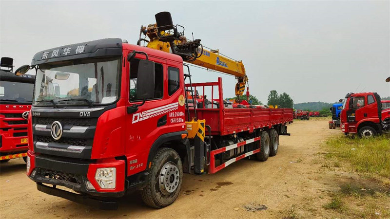 徐工12G帶小鉤隨車吊22年國(guó)六準(zhǔn)新車已到展場(chǎng)
