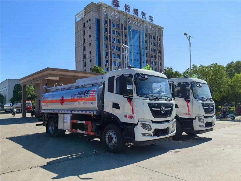 國六東風(fēng)天錦單橋油罐車分期上牌送車到家
