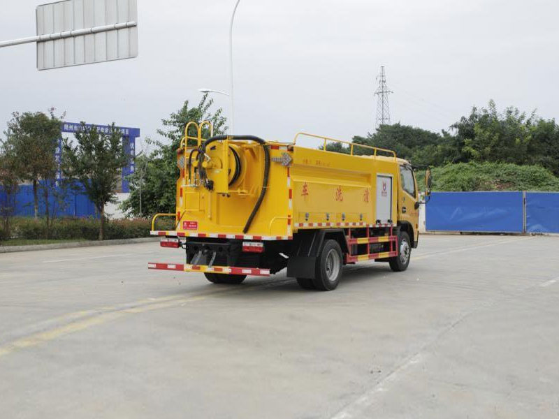東風(fēng)大多利卡D7高壓清洗車