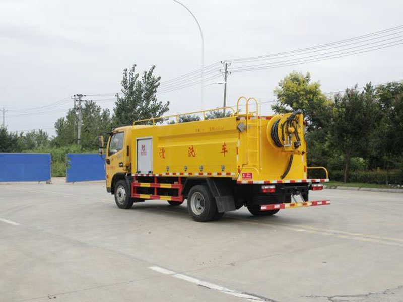 東風(fēng)大多利卡D7高壓清洗車