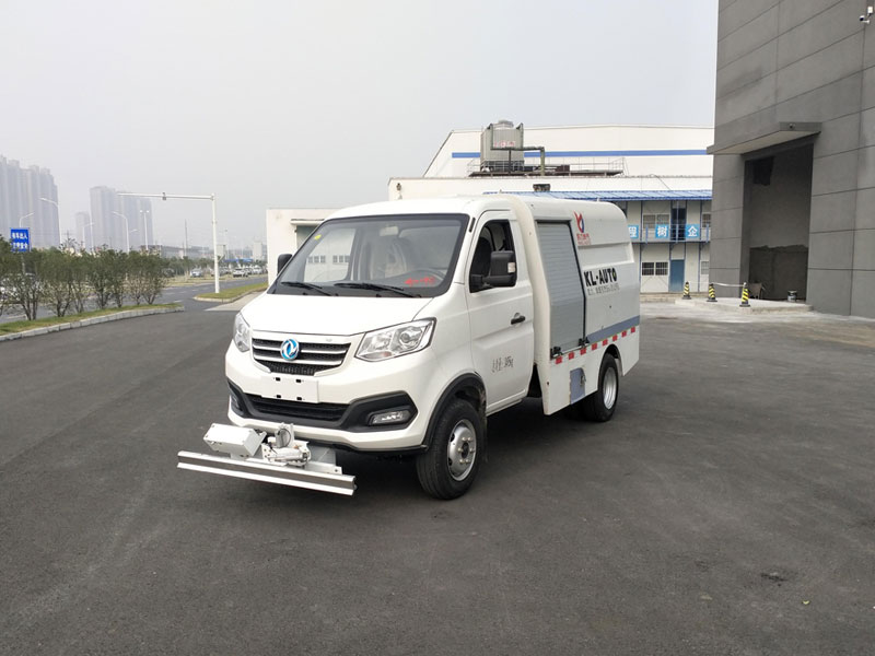 KLF5030TYHBEV型純電動路面養(yǎng)護車