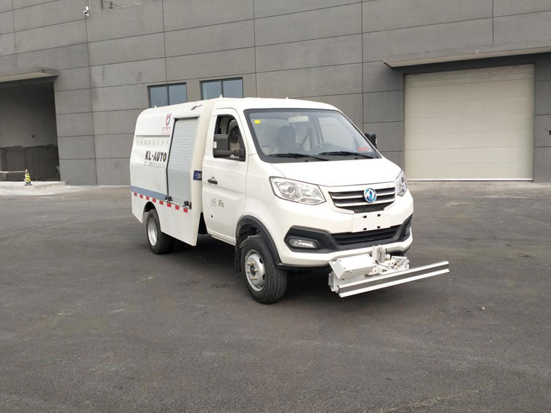 KLF5030TYHBEV型純電動路面養(yǎng)護車