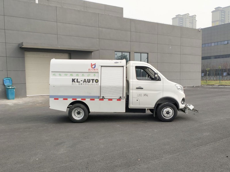 KLF5030TYHBEV型純電動路面養(yǎng)護車