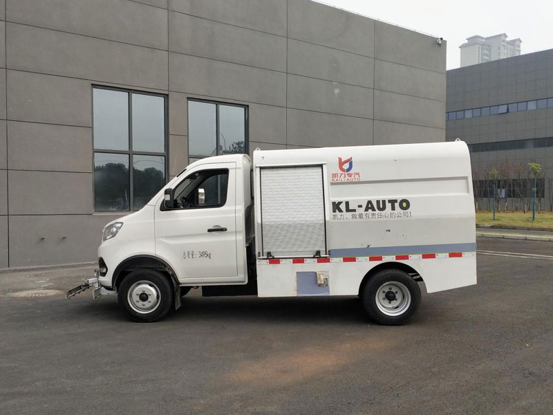 KLF5030TYHBEV型純電動路面養(yǎng)護車