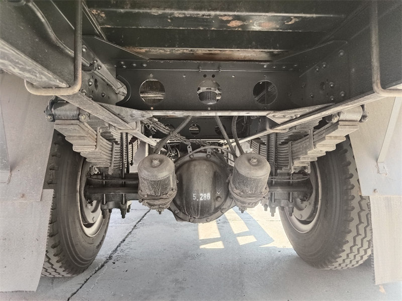 解放新款虎VH平板運(yùn)輸車3950軸距