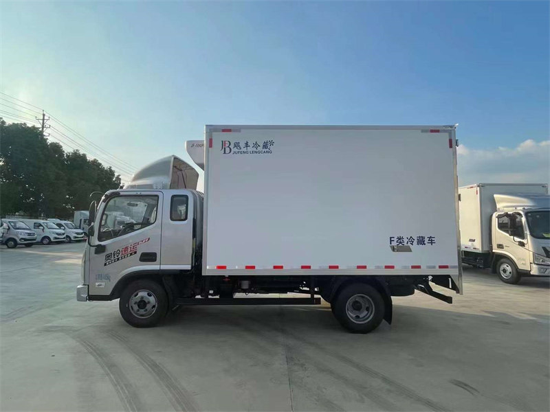 福田奧鈴速運(yùn)buff版冷藏車(chē)排半158馬力