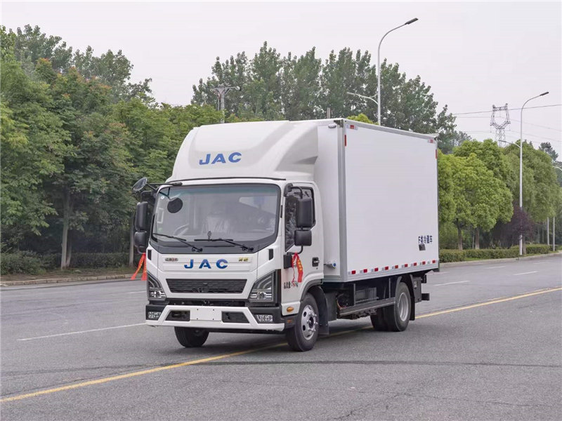 江淮領跑S6新能源4.2米冷藏車上綠牌免交稅