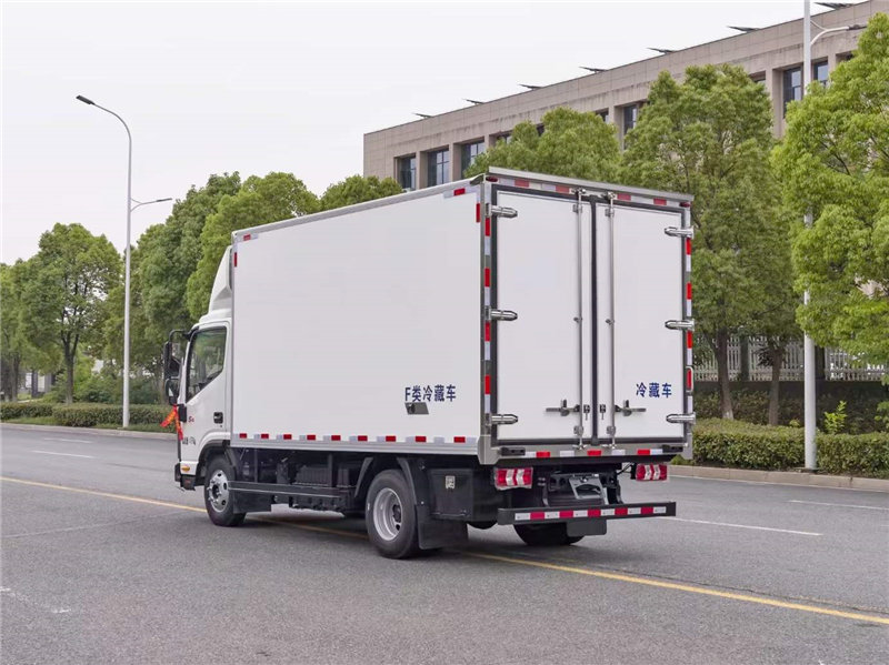 江淮領跑S6新能源4.2米冷藏車上綠牌免交稅