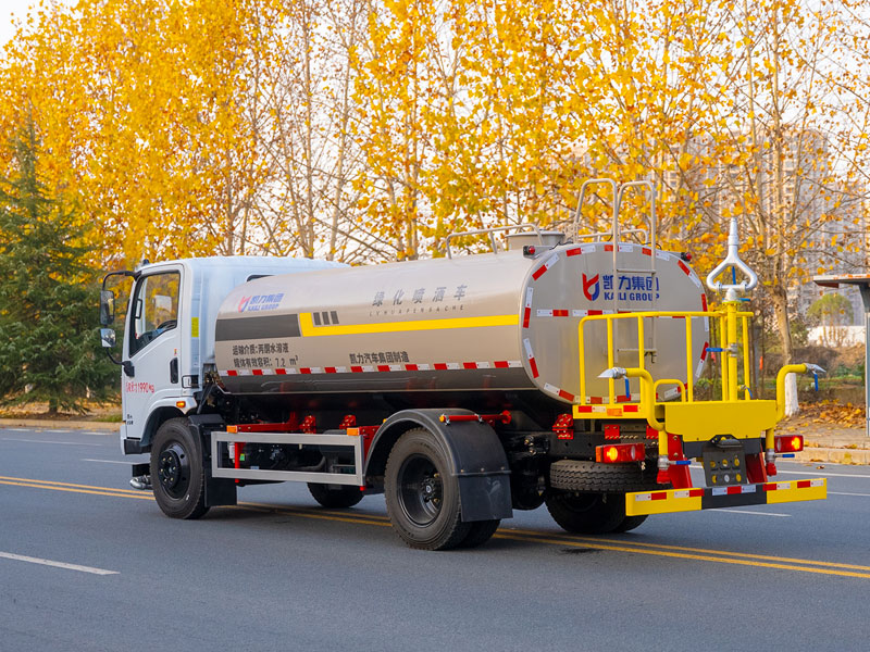 云內(nèi)150馬力9.3方東風華神T1灑水車