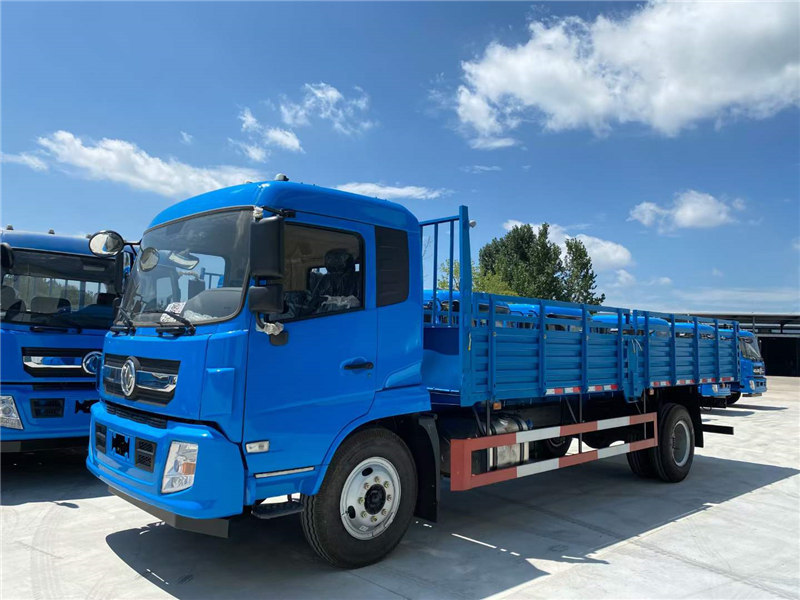 國六東風平頭教練車新款玉柴機械140馬力發(fā)動機