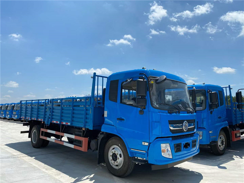 國六東風平頭教練車新款玉柴機械140馬力發(fā)動機