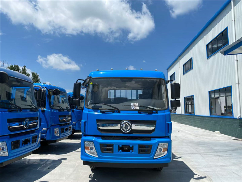 國六東風平頭教練車新款玉柴機械140馬力發(fā)動機