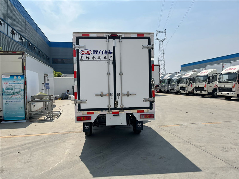 福田祥鈴V1國六2.8米冷藏車藍(lán)牌輕卡王者
