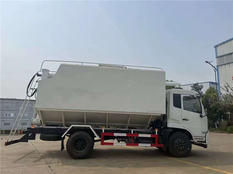 東風(fēng)天錦散裝飼料車現(xiàn)車一臺(tái)低價(jià)19.2W處理