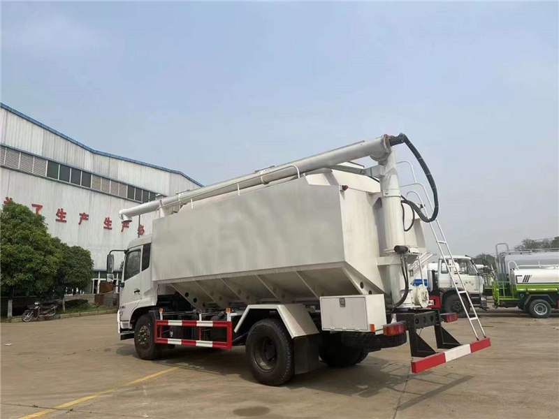 東風(fēng)天錦散裝飼料車現(xiàn)車一臺(tái)低價(jià)19.2W處理