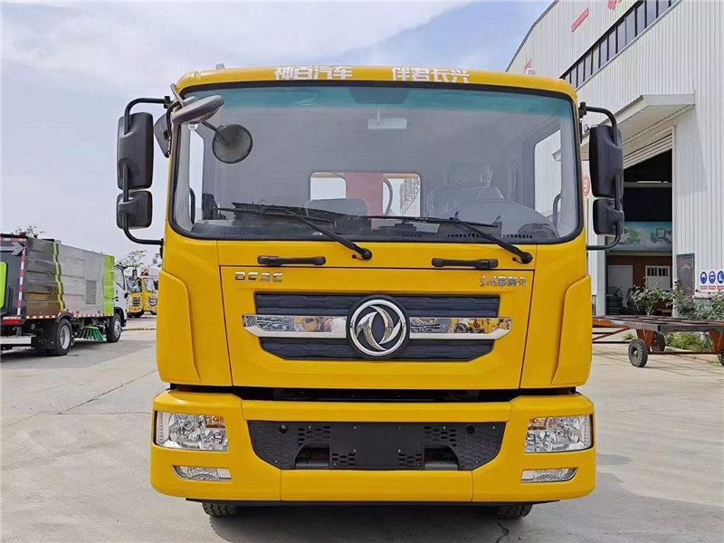 帶吊的東風(fēng)多利卡清障車康機230馬力5米6軸距