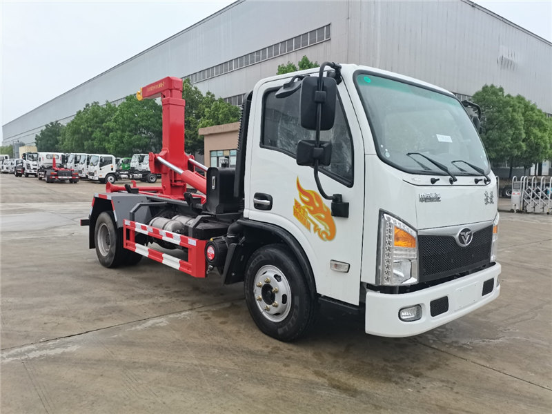 重汽豪曼勾臂垃圾車評測藍牌合規(guī)地庫車